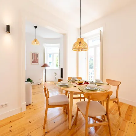 Apartment Sunny By Soulplaces Lisbon