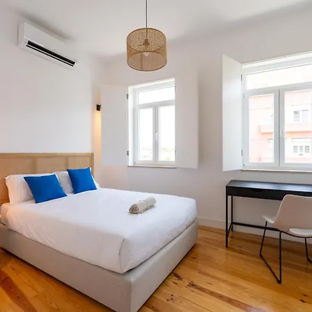 Apartment Sunny By Soulplaces