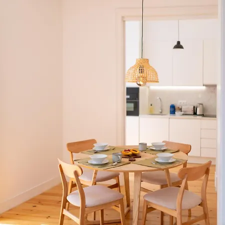 Sunny By Soulplaces Apartment