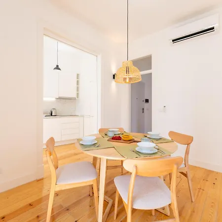 Sunny By Soulplaces Apartment