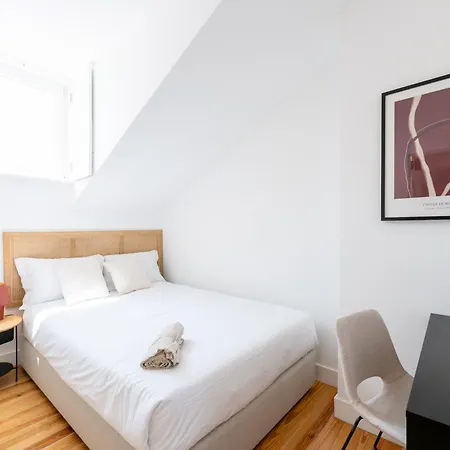 Sunny By Soulplaces Apartment